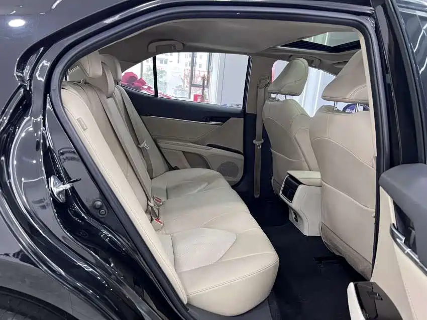 Toyota Camry 2021 — фото 12
