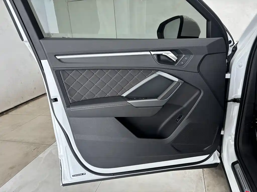 Audi Q3 2025 — фото 10