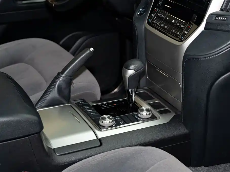 Toyota Land Cruiser 2019 — фото 16