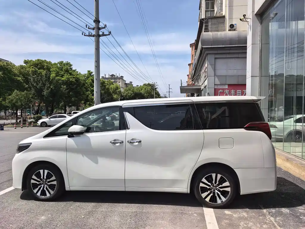 Toyota Alphard 2018 — фото 2