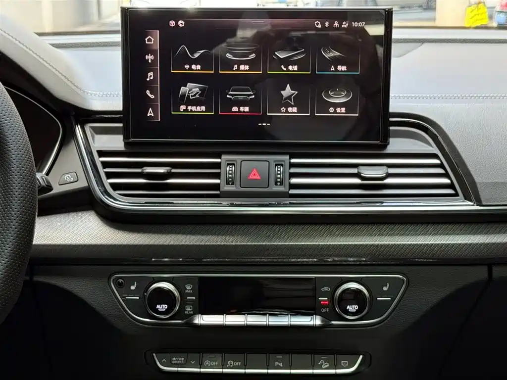 Audi Q5L 2023 — фото 14