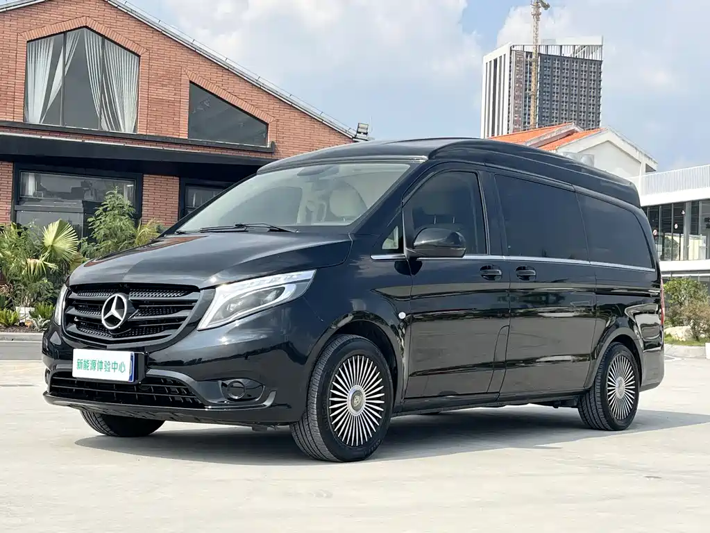 Mercedes-Benz V-Class 2019 — фото 1