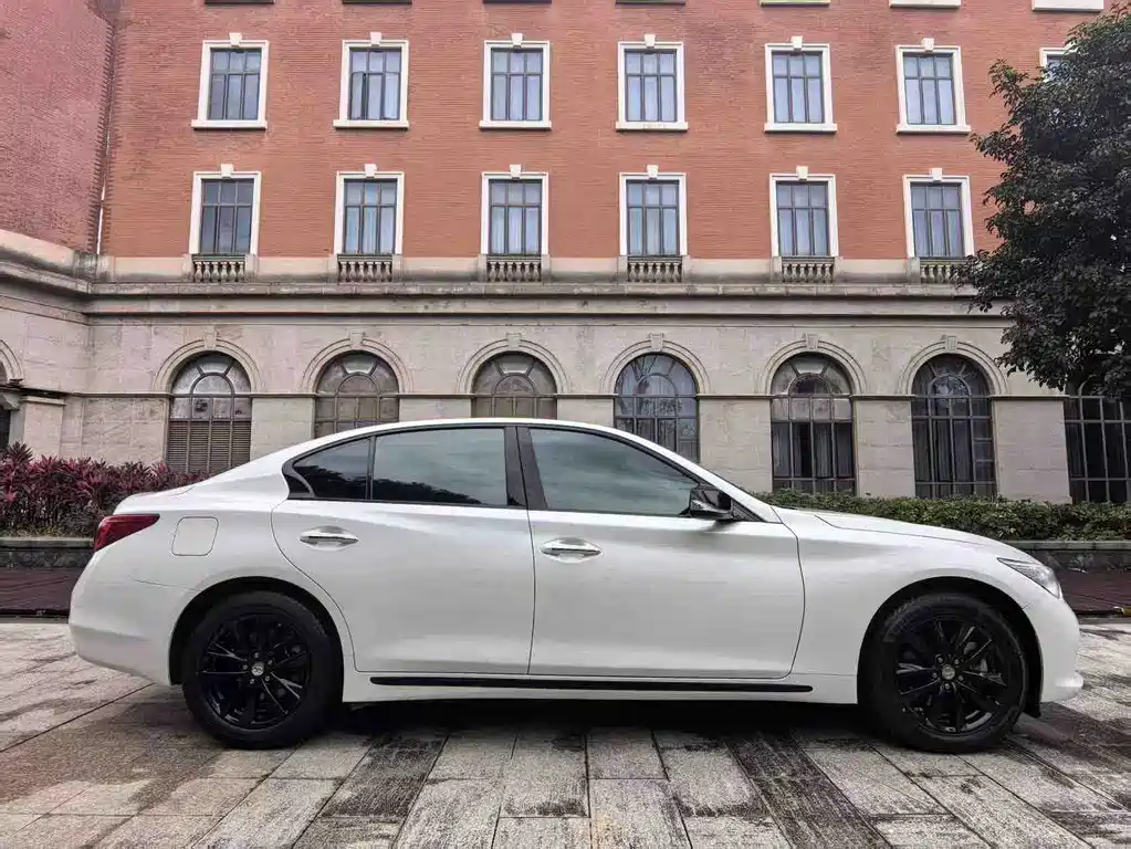 Infiniti Q50L 2017 — фото 4