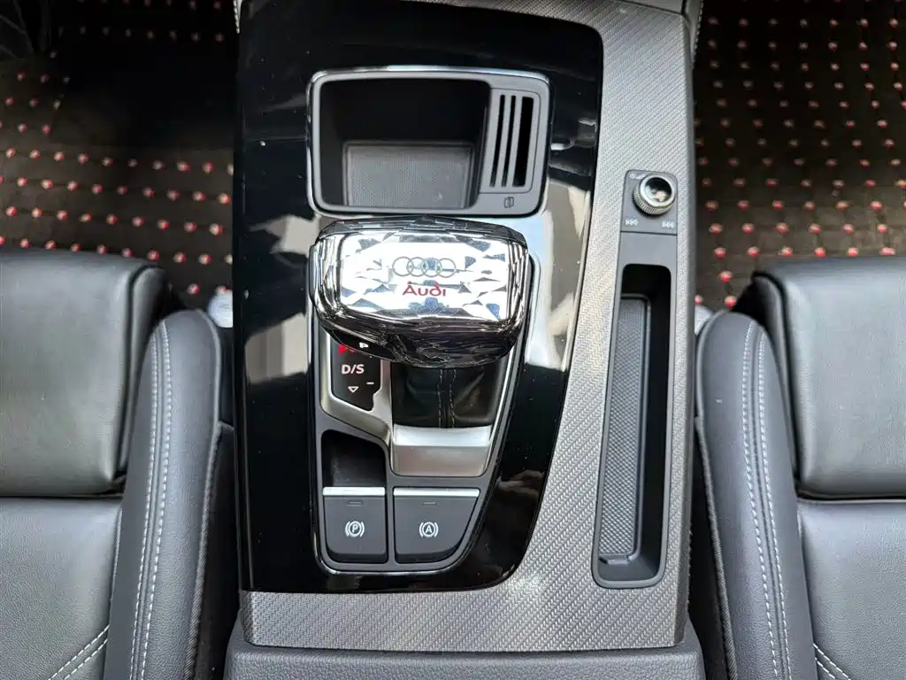 Audi Q5L 2023 — фото 15