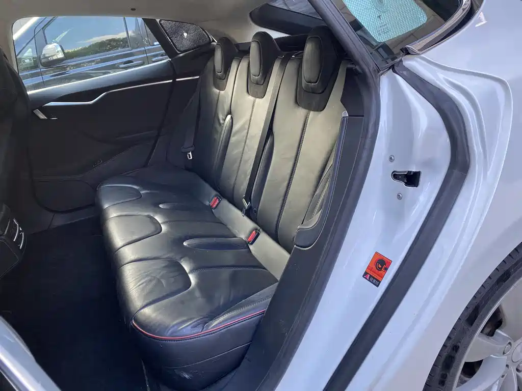 Tesla Model S 2015 — фото 12
