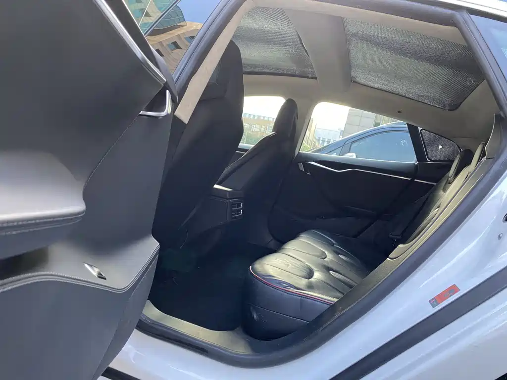 Tesla Model S 2015 — фото 11