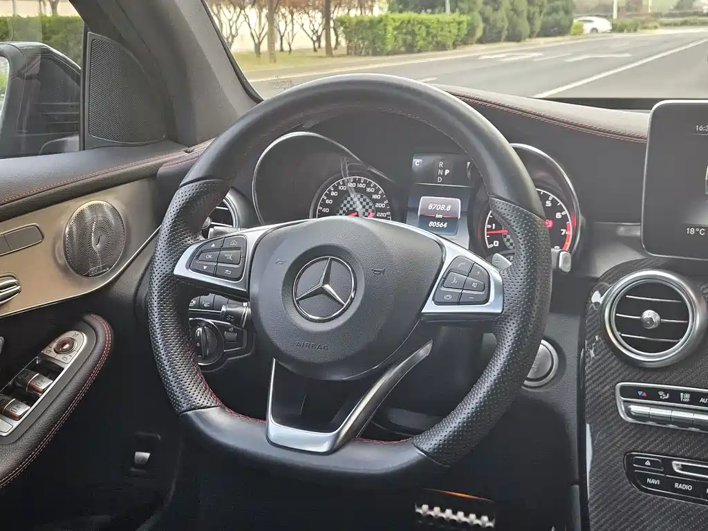 Mercedes-Benz GLC AMG 2018 — фото 11