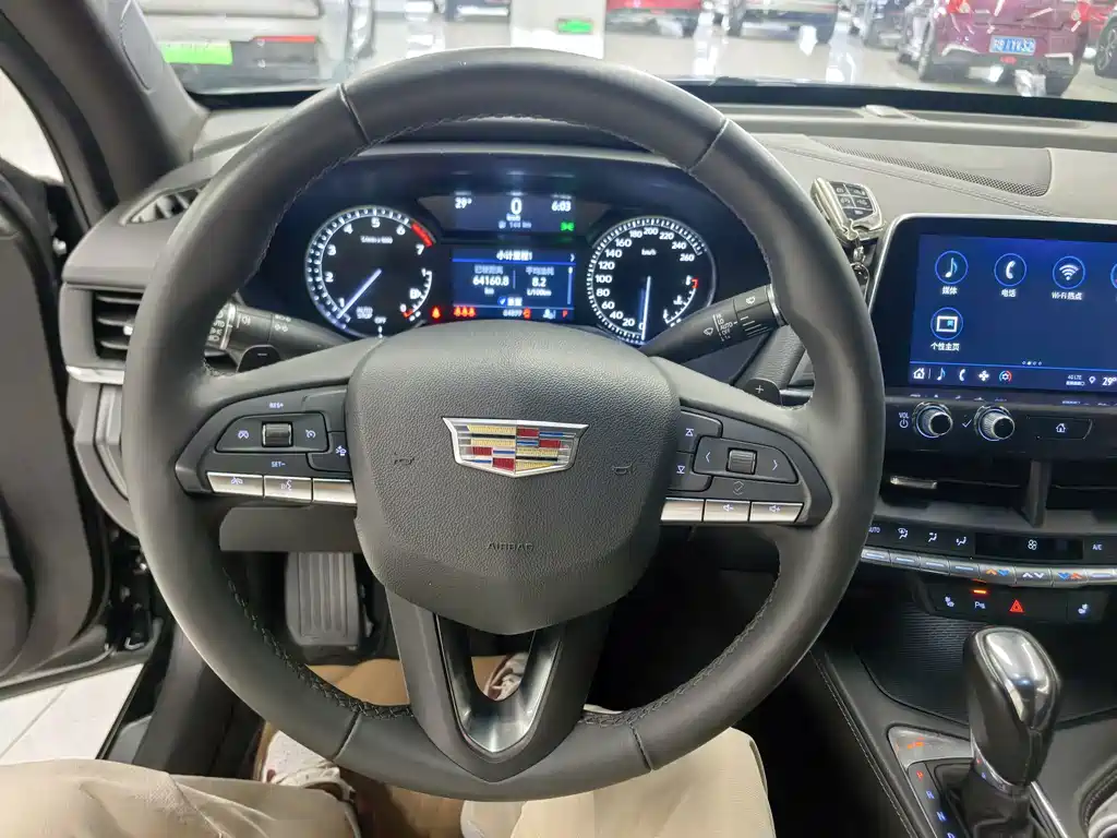 Cadillac CT4 2022 — фото 11