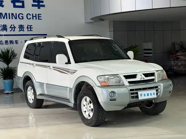 Mitsubishi Pajero 2013
