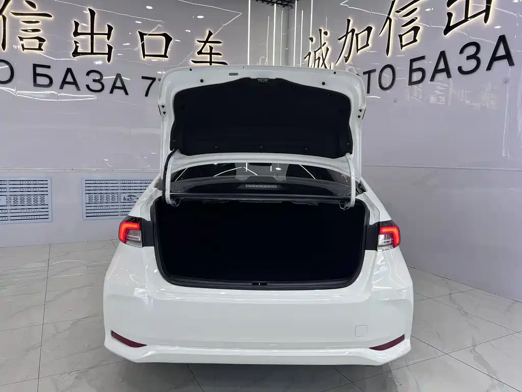 Toyota Corolla 2023 — фото 17