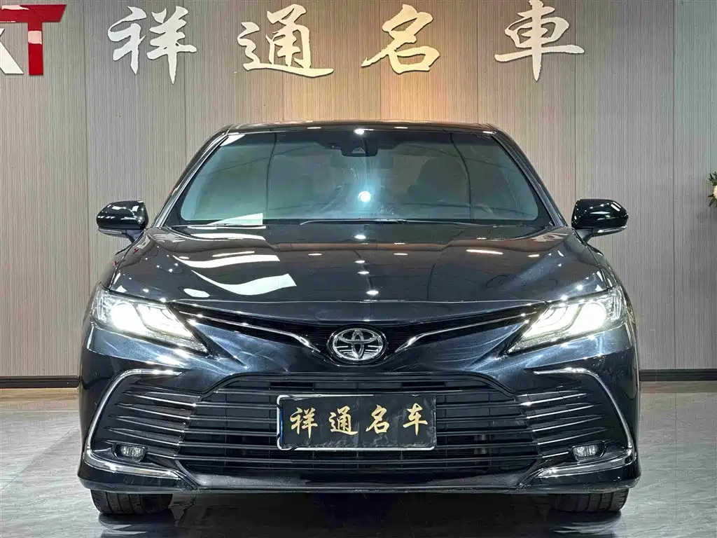 Toyota Camry 2023 — фото 2
