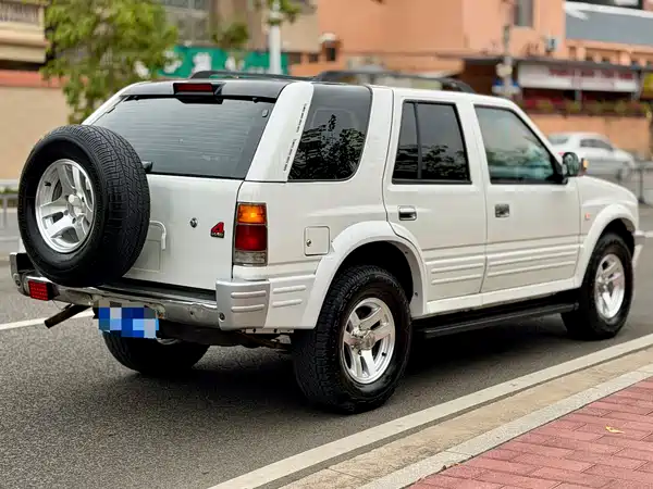 Isuzu Competitor 2012