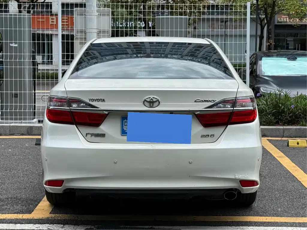Toyota Camry 2017 — фото 4