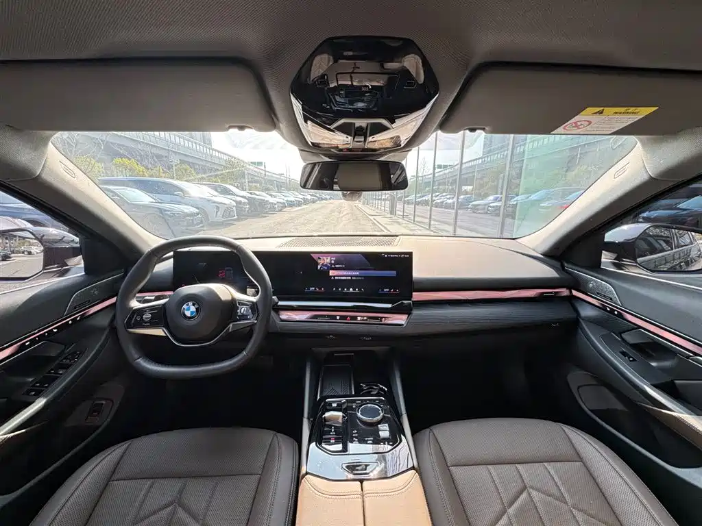 BMW 5 Series 2024 — фото 10