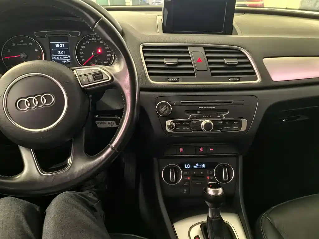 Audi Q3 2017 — фото 11
