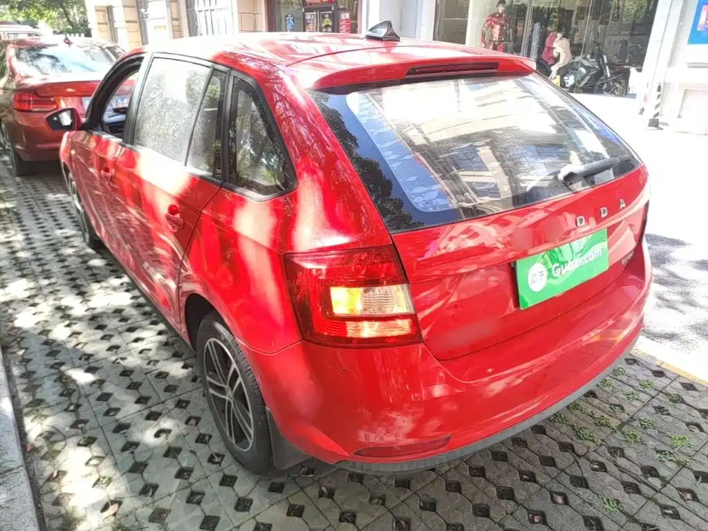 Skoda Rapid Spaceback 2017 — фото 5