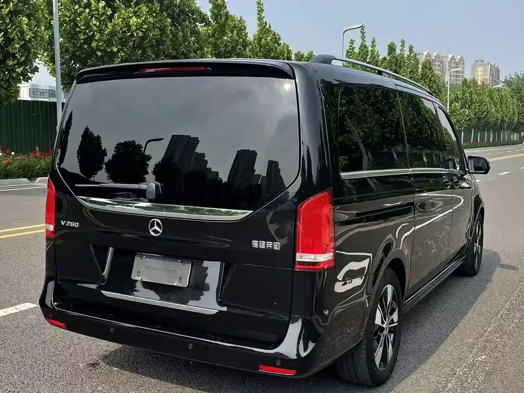Mercedes-Benz V-Class 2023 — фото 15