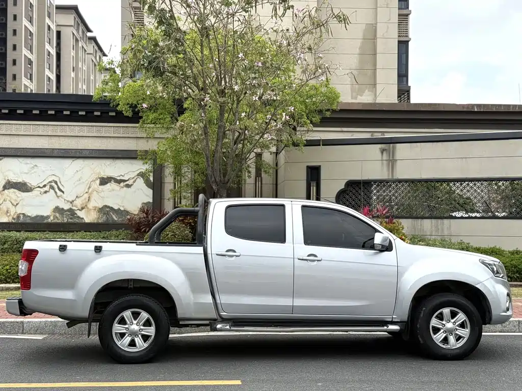 Isuzu RE-MAX 2022