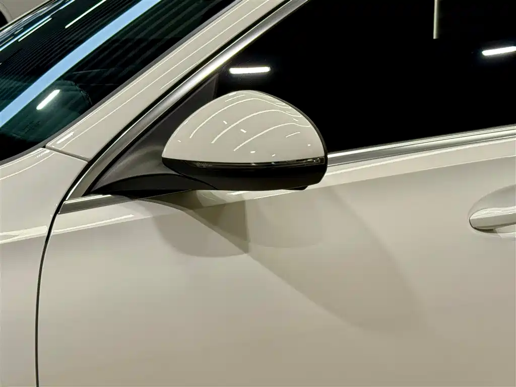 Mercedes-Benz C-Class 2023 — фото 13