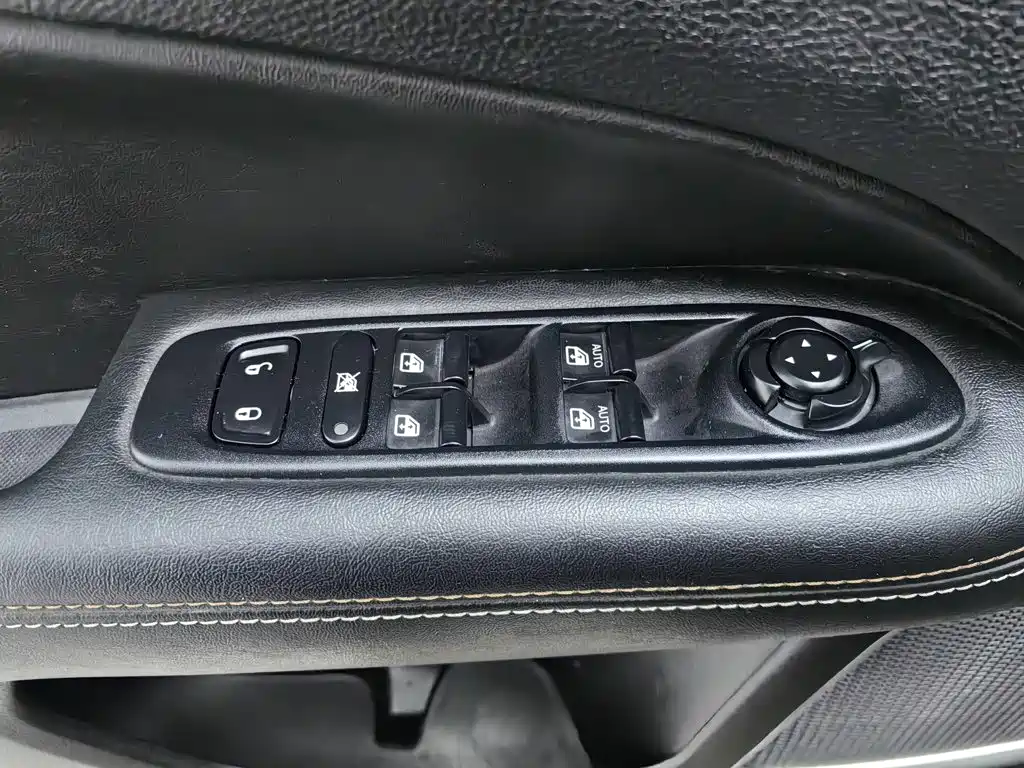 Jeep Compass 2018 — фото 9