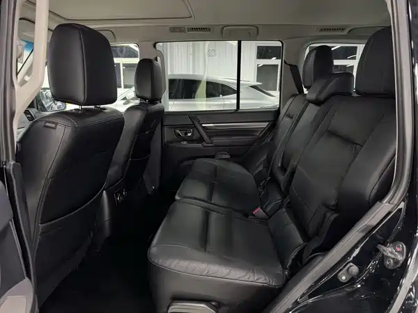 Mitsubishi Pajero 2010