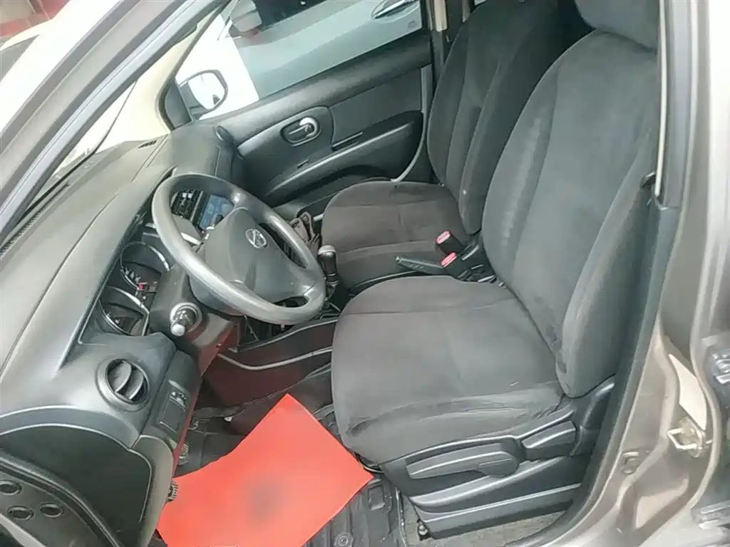 Nissan Livina 2016 — фото 15