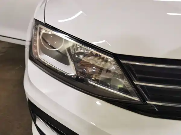 Volkswagen Sagitar 2018