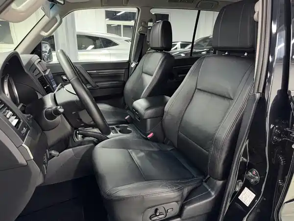 Mitsubishi Pajero 2010