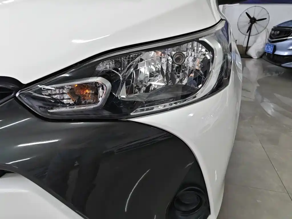 Toyota Yaris L 2017 — фото 24