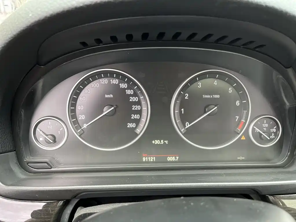 BMW 5 Series 2015 — фото 15