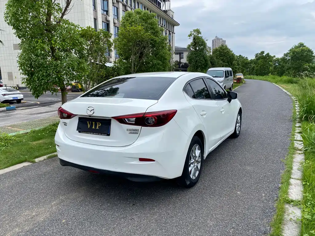 Mazda 3 Axela 2019 — фото 8