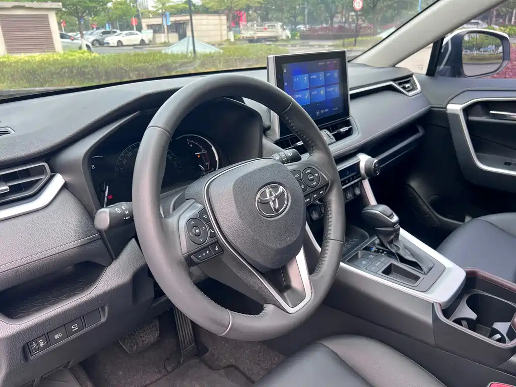 Toyota RAV4 2022 — фото 15