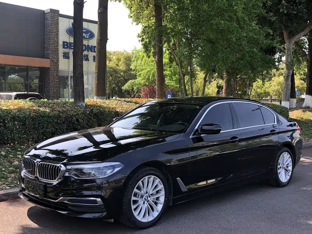 BMW 5 Series 2019 — фото 1