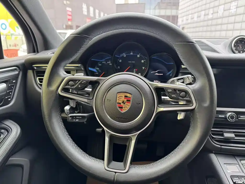 Porsche Macan 2020 — фото 11