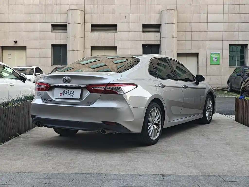 Toyota Camry 2019 — фото 17
