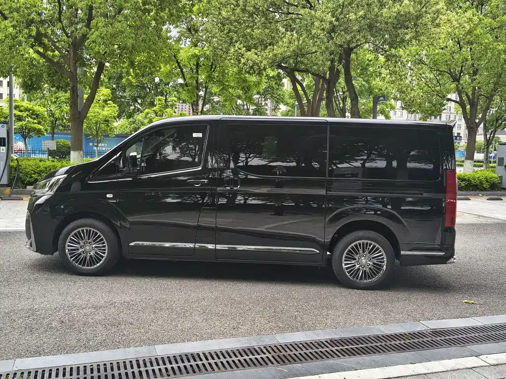 Toyota Hiace 2025 — фото 3