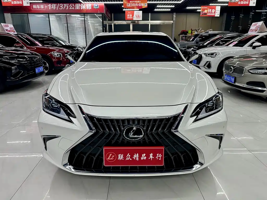 Lexus ES 2024 — фото 1