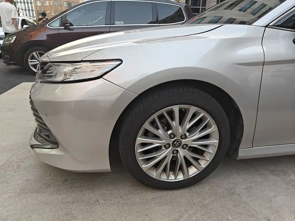 Toyota Camry 2019 — фото 4