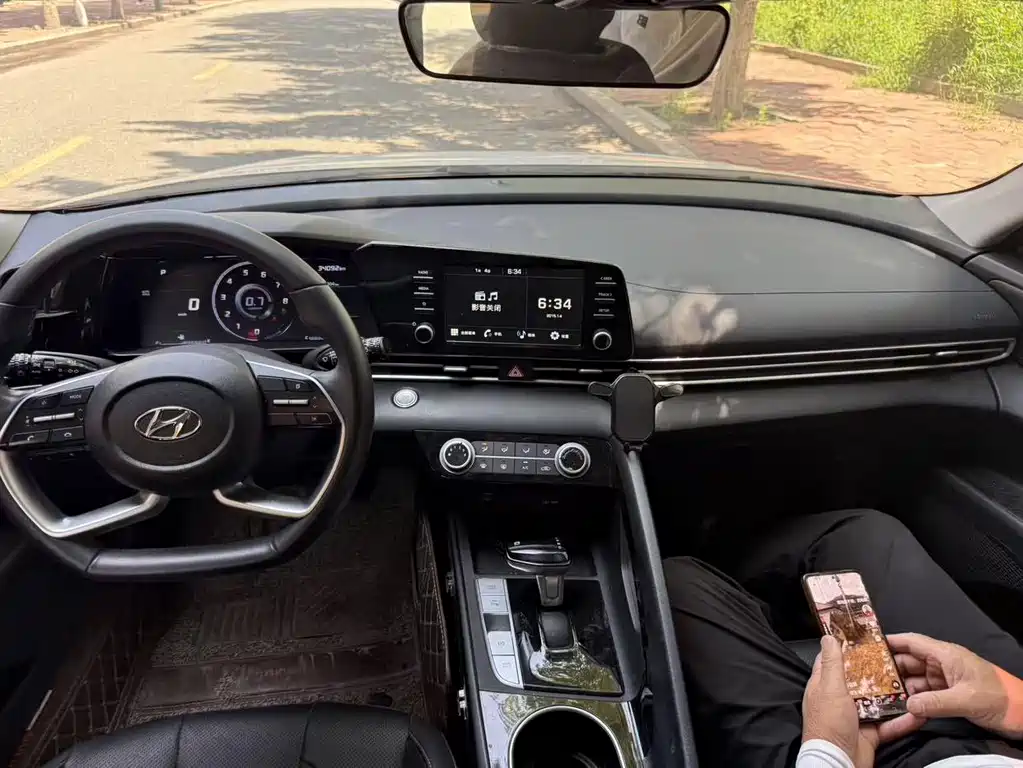 Hyundai Elantra 2023