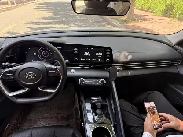 Hyundai Elantra 2023