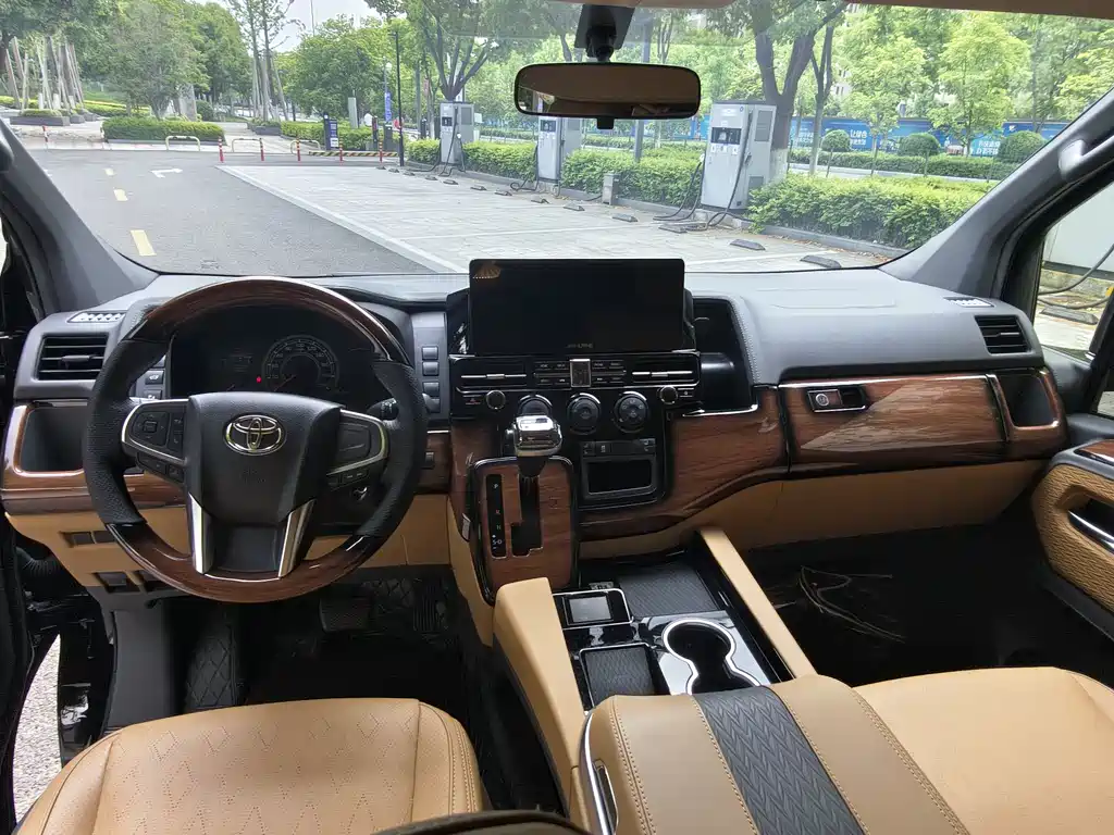 Toyota Hiace 2025 — фото 10