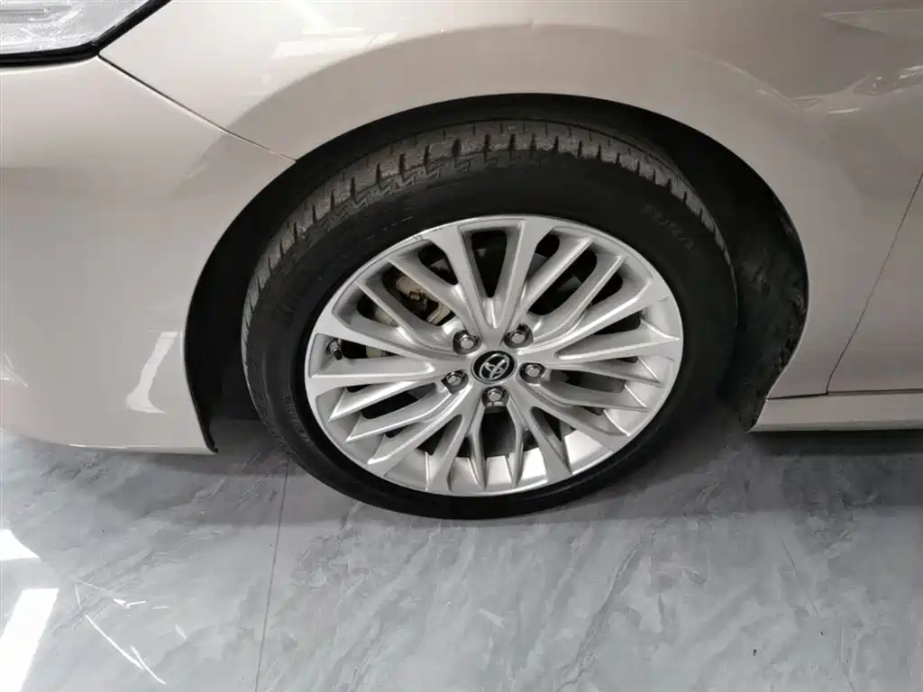 Toyota Camry 2019 — фото 25