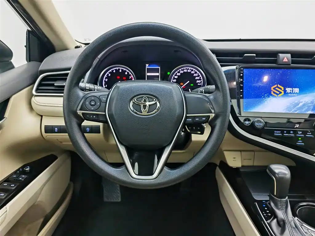 Toyota Camry 2018 — фото 11
