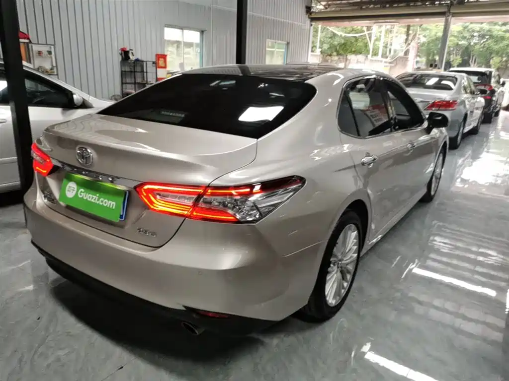 Toyota Camry 2019 — фото 5