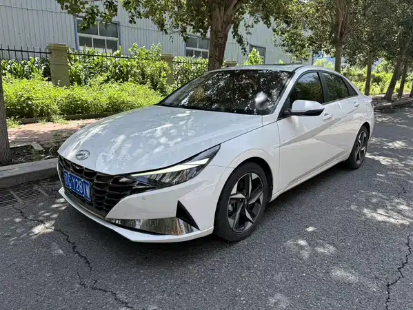 Hyundai Elantra 2023