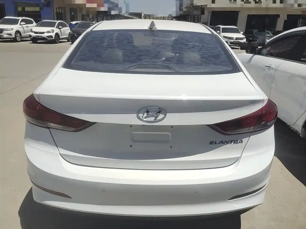 Hyundai Elantra 2019 — фото 6