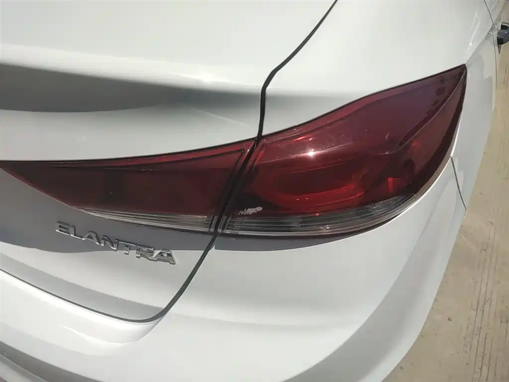 Hyundai Elantra 2019 — фото 8