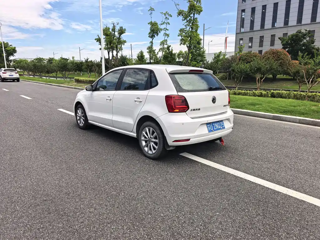 Volkswagen Polo 2015 — фото 13