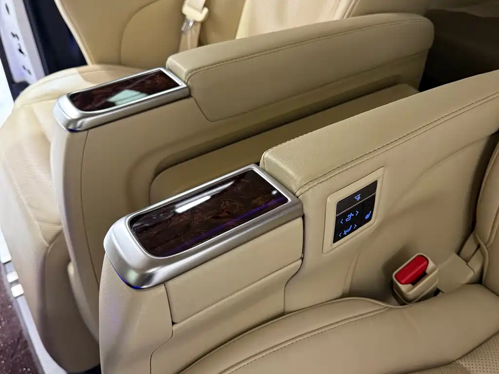 Toyota Alphard 2023 — фото 11