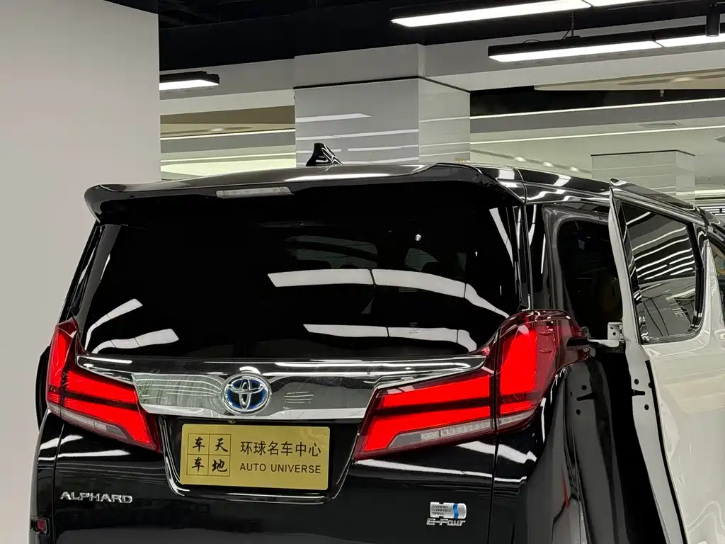 Toyota Alphard 2023 — фото 16